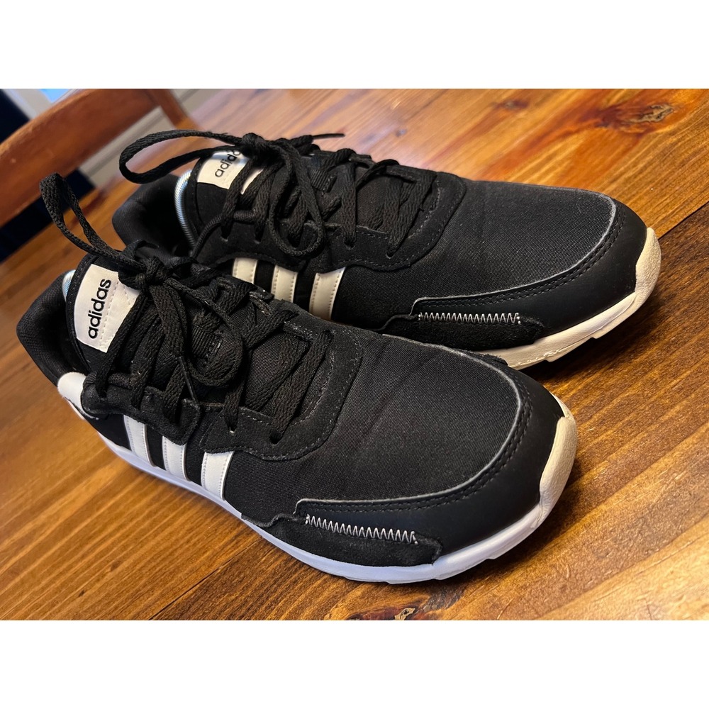 Adidas EH1859 Sneakers Mens 10 Black White Low Top Athletic Shoes EUC